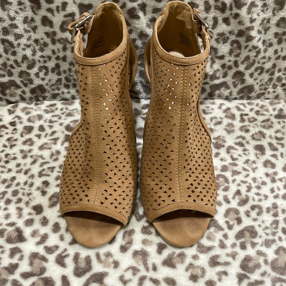 High heel sandal
